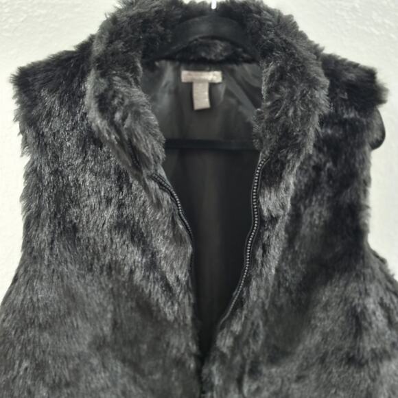 Women’s Black Faux Fur Vest Zip Front Sleeveless Jacket Winter Outfit Gilet M - Picture 3 of 8